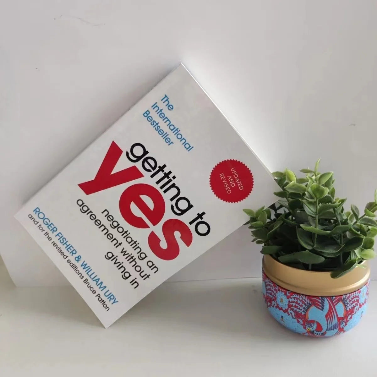 Getting To Yes Negotiating An Agreement Without Giving In Paperback Book In English